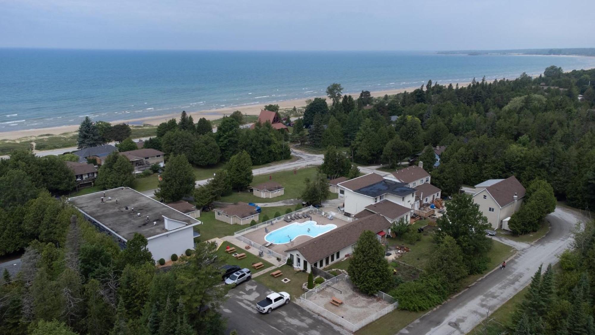 Sauble Beach Lodge Exterior photo